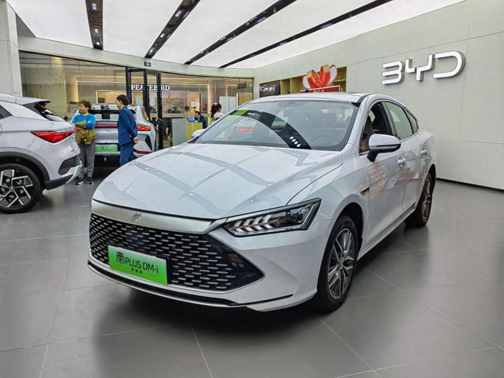 比亚迪公布8月销量:同环比双增长,平均一天卖1.2万辆车