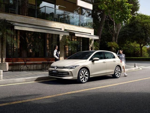 新车|全新大众高尔夫家族上市售12.99万元起,外观内饰焕然一新-有驾 新车|全新大众高尔夫家族上市售12.99万元起,外观内饰焕然一新-有驾
