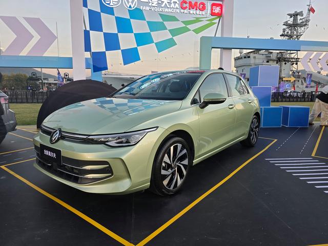 新车|全新大众高尔夫家族上市售12.99万元起,外观内饰焕然一新-有驾 新车|全新大众高尔夫家族上市售12.99万元起,外观内饰焕然一新-有驾