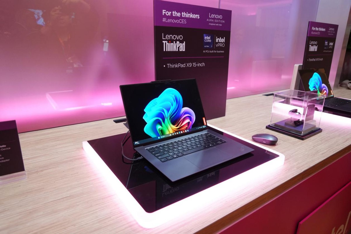 联想亮相 CES 2025:全球首款卷轴屏笔记本问世