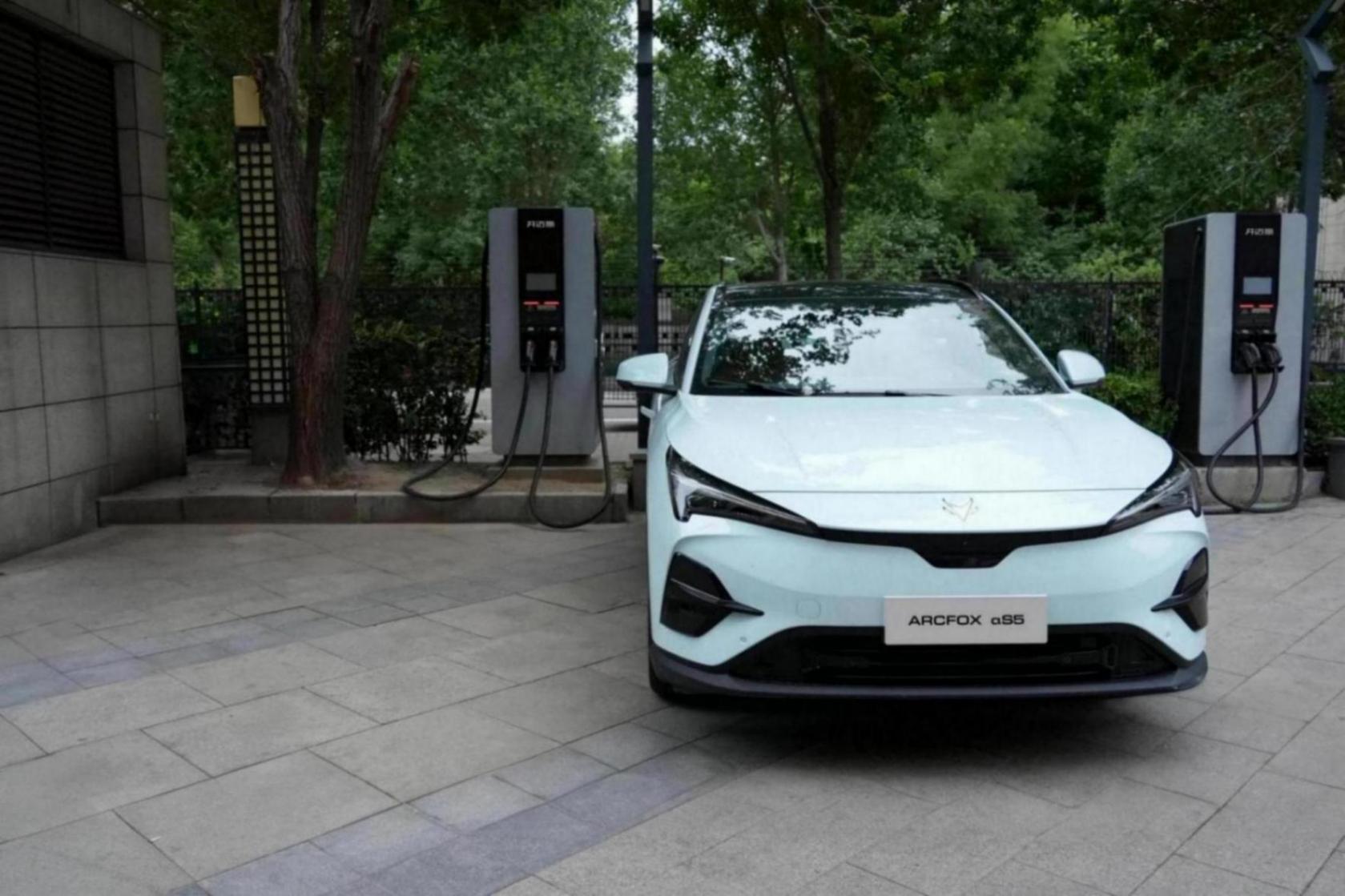 极狐汽车:以务实行动破解充电焦虑,引领行业生态共建
