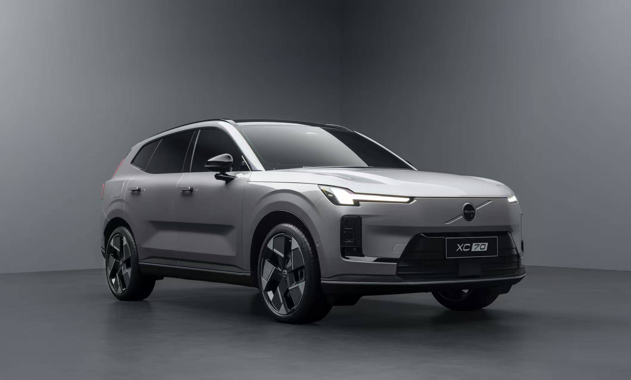 沃尔沃全新XC70首秀即王炸,豪华插混SUV市场要变天?