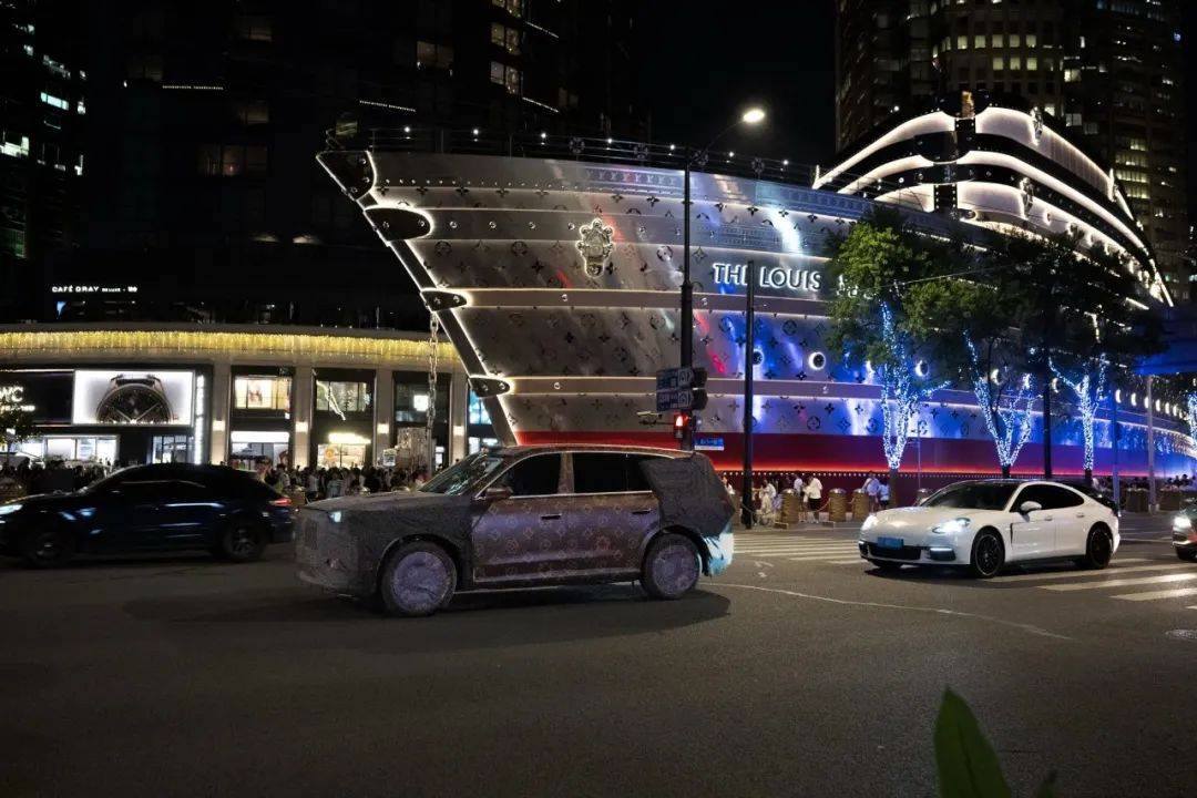 岚图泰山:全尺寸新能源 SUV 赛道又一位“登峰者”