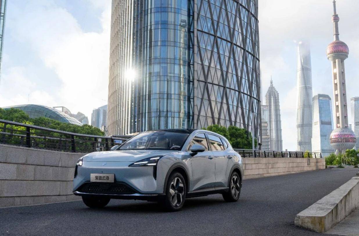 五菱+华为=最便宜的华系车,这不耍流氓吗?