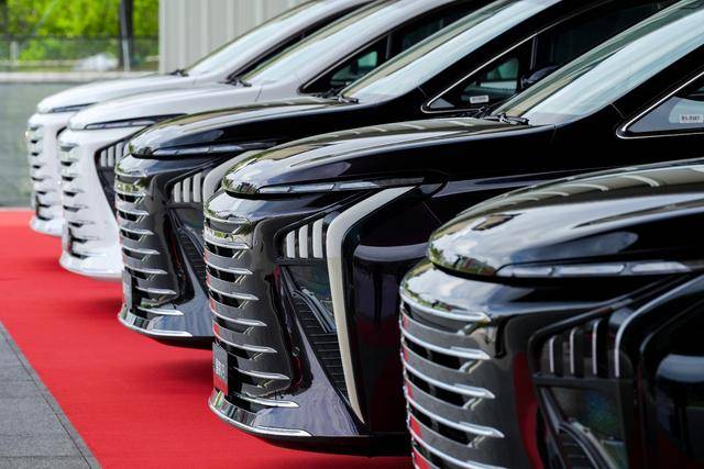 20万内买不到插混大MPV?风行星海V9越享17.99万起,配置拉挺满