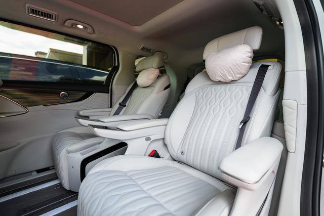 20万内买不到插混大MPV?风行星海V9越享17.99万起,配置拉挺满