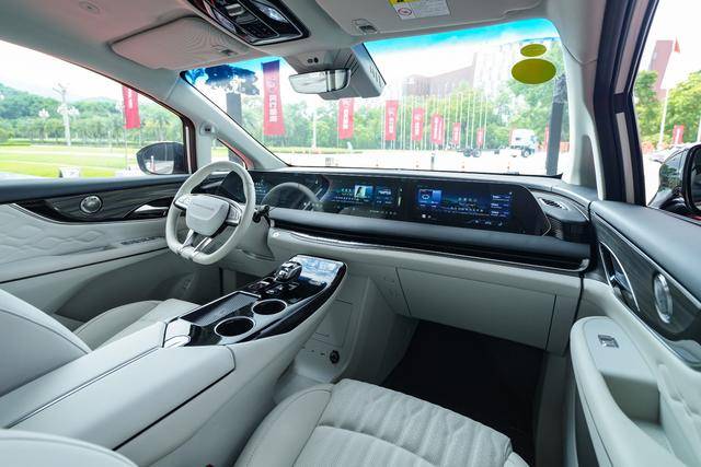 20万内买不到插混大MPV?风行星海V9越享17.99万起,配置拉挺满