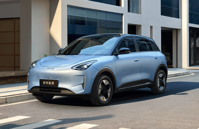 8月轿车销量丨轩逸稳居前三,小米SU7环比下滑,Model 3势头猛