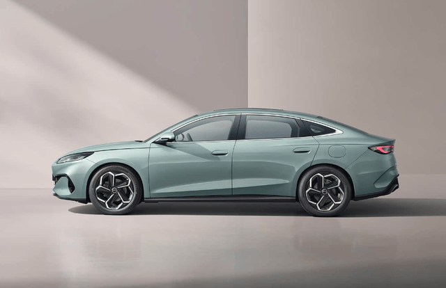 8月轿车销量丨轩逸稳居前三,小米SU7环比下滑,Model 3势头猛