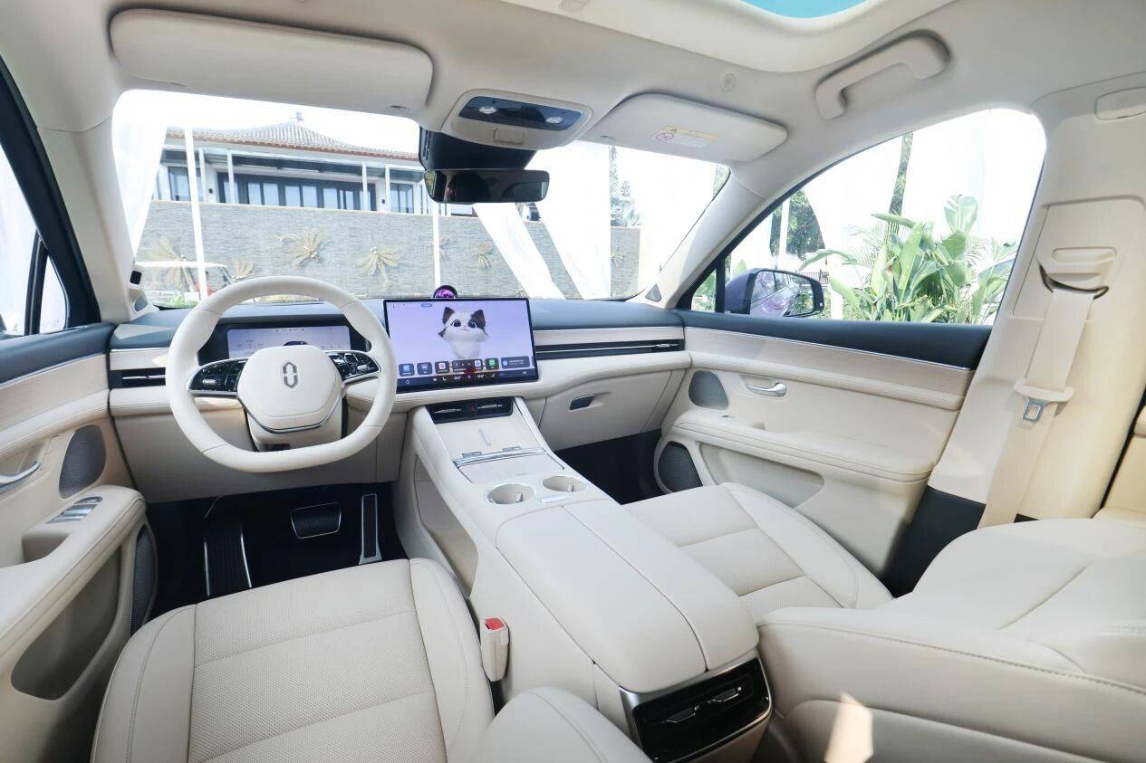 颜值戳中审美,安全拉满底气!问界新 M5 Ultra 20万级车型卷王