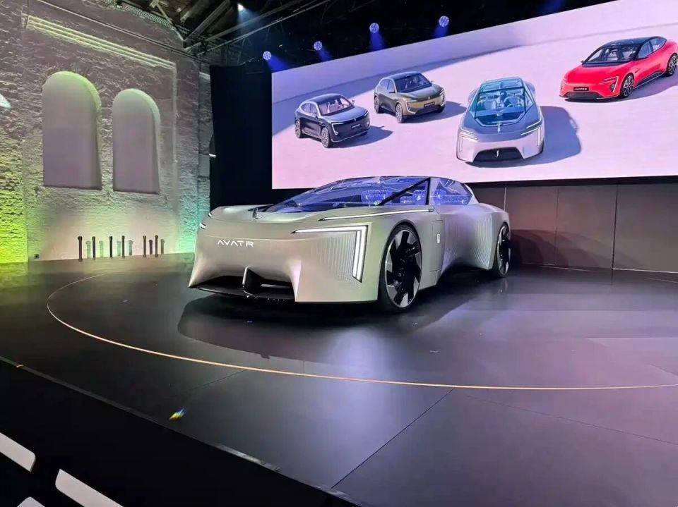 阿维塔全新概念车,对开车门,车长超5米8