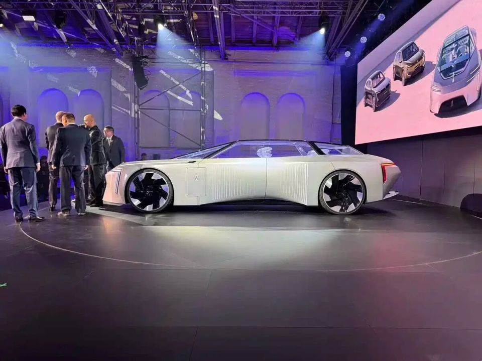 阿维塔全新概念车,对开车门,车长超5米8