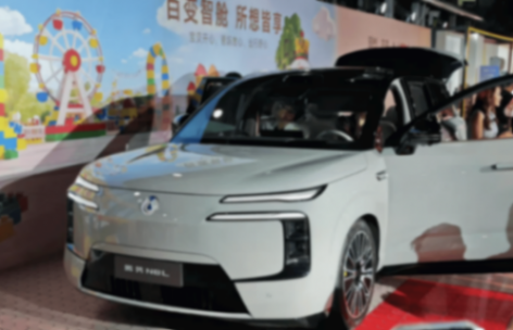 又一大六座SUV,腾势N8L售29.98万起,自己人都不放过