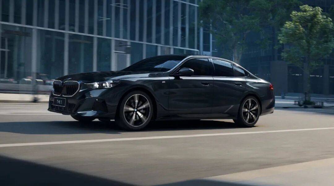 2026款进口标轴版宝马5系已上市,36.8万元起,配置大幅增加!