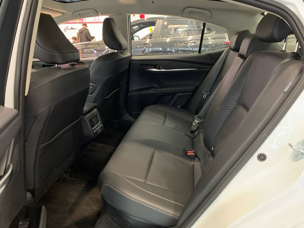 低3万动力强,凯美瑞2.5L双擎对比雷克萨斯ES200