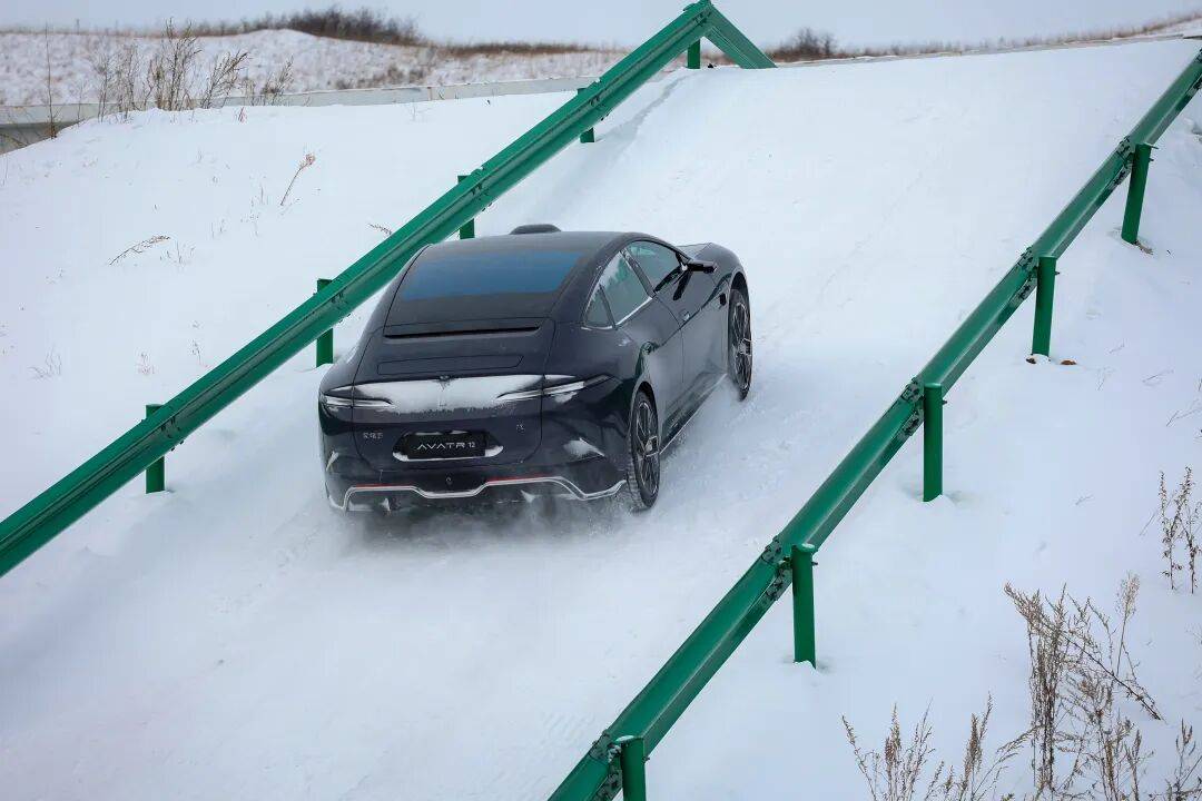 多款重磅新车纷赴冰天雪地,都在测些啥?