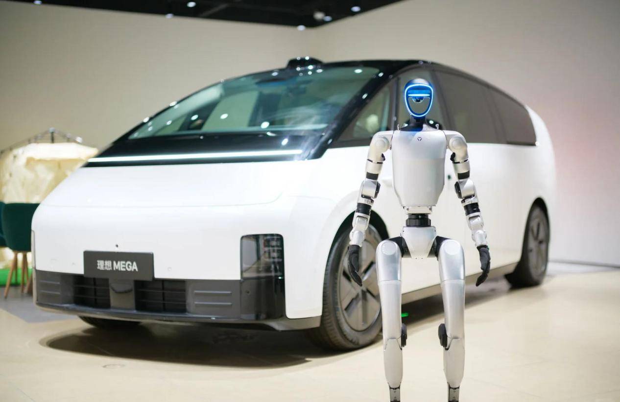 理想具身智能:从出行工具到“硅基家人”