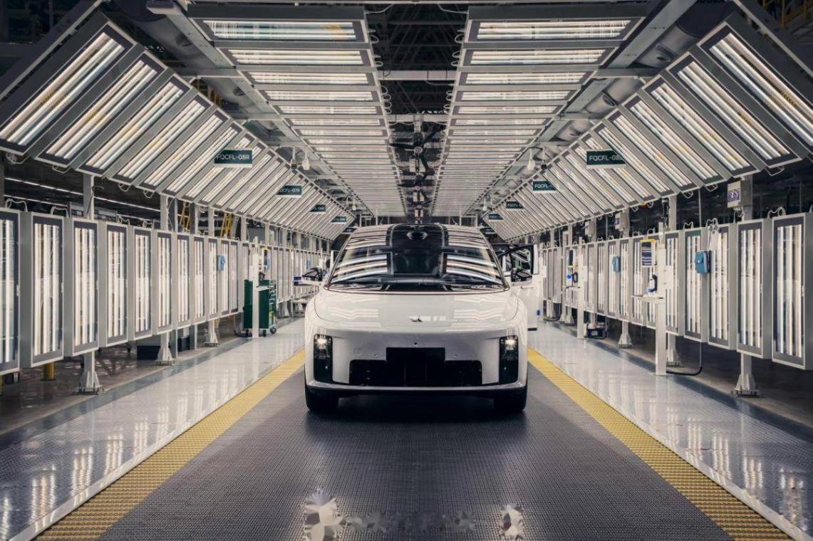 理想具身智能:从出行工具到“硅基家人”