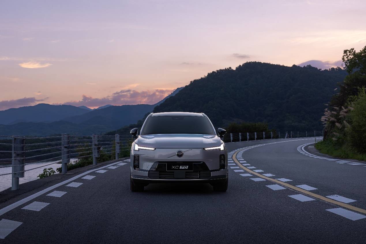 沃尔沃全新XC70购车手册:推荐四驱入门版