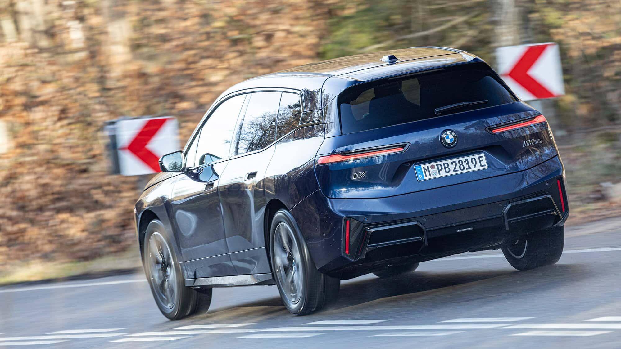 驾驶BMW iX M70的体验,竟然能秒杀大部分跑车