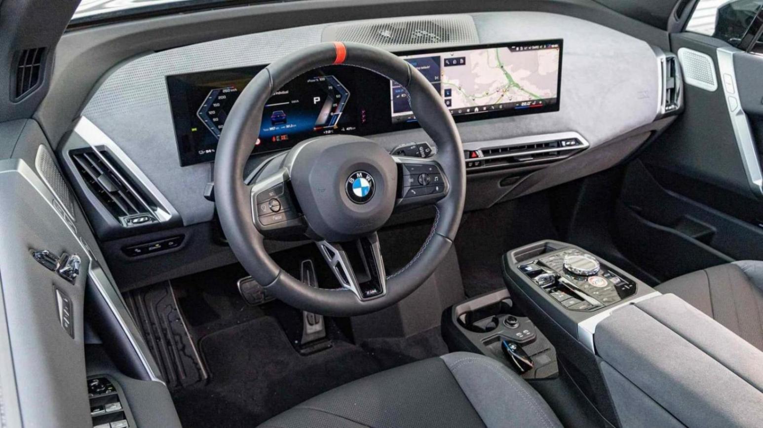 驾驶BMW iX M70的体验,竟然能秒杀大部分跑车