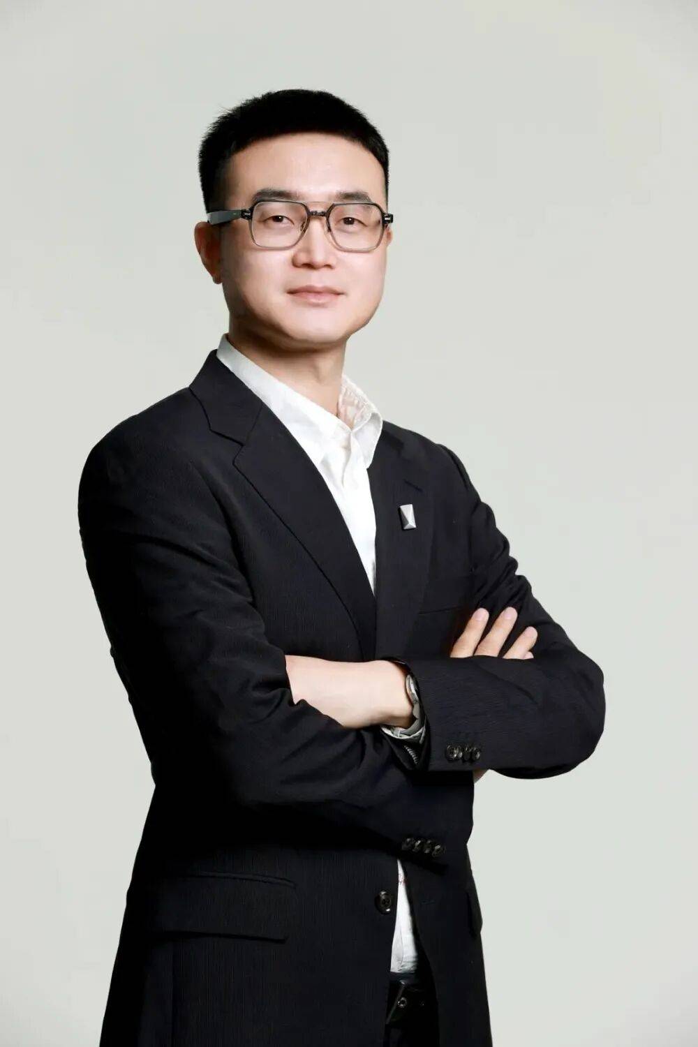 覆盖智驾座舱到销售营销,华为系高管成了车企“香饽饽”25位前高管占领汽车行业,CEO就干出4位