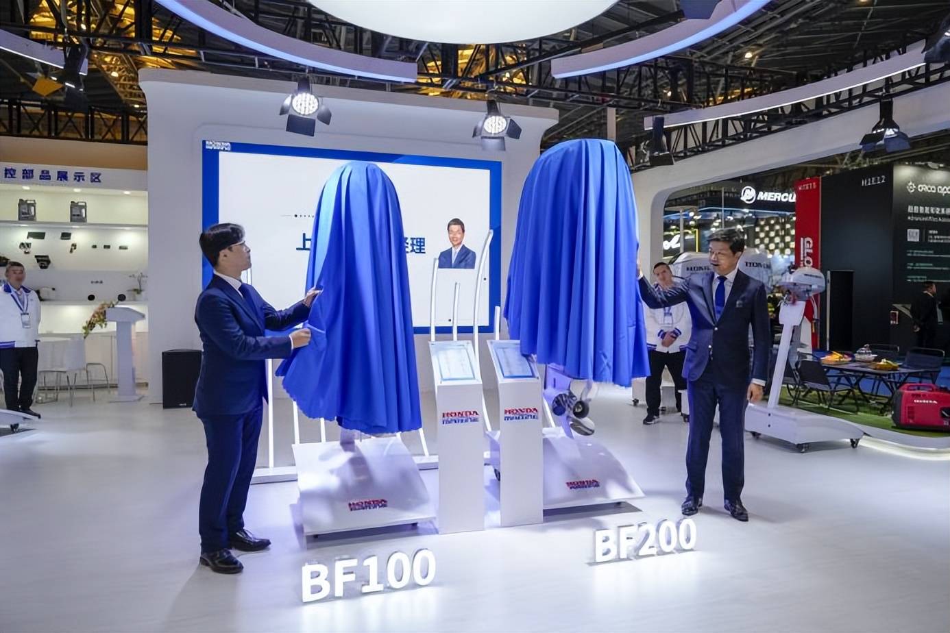 Honda携BF系列船外机产品重磅亮相,并以“共拓新机,聚力致远”为主题,正式发布BF100与BF200两款船外机,宣布即日起在华上市