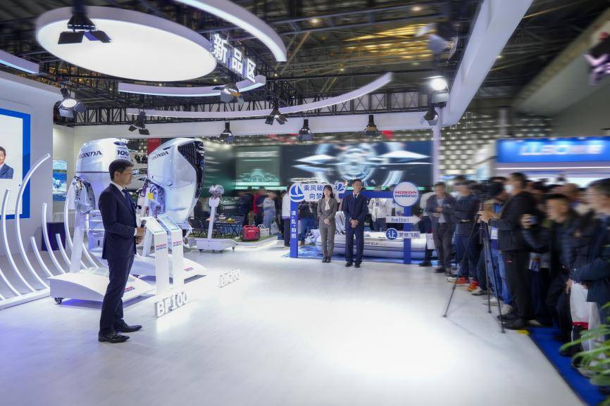 Honda携BF系列船外机产品重磅亮相,并以“共拓新机,聚力致远”为主题,正式发布BF100与BF200两款船外机,宣布即日起在华上市