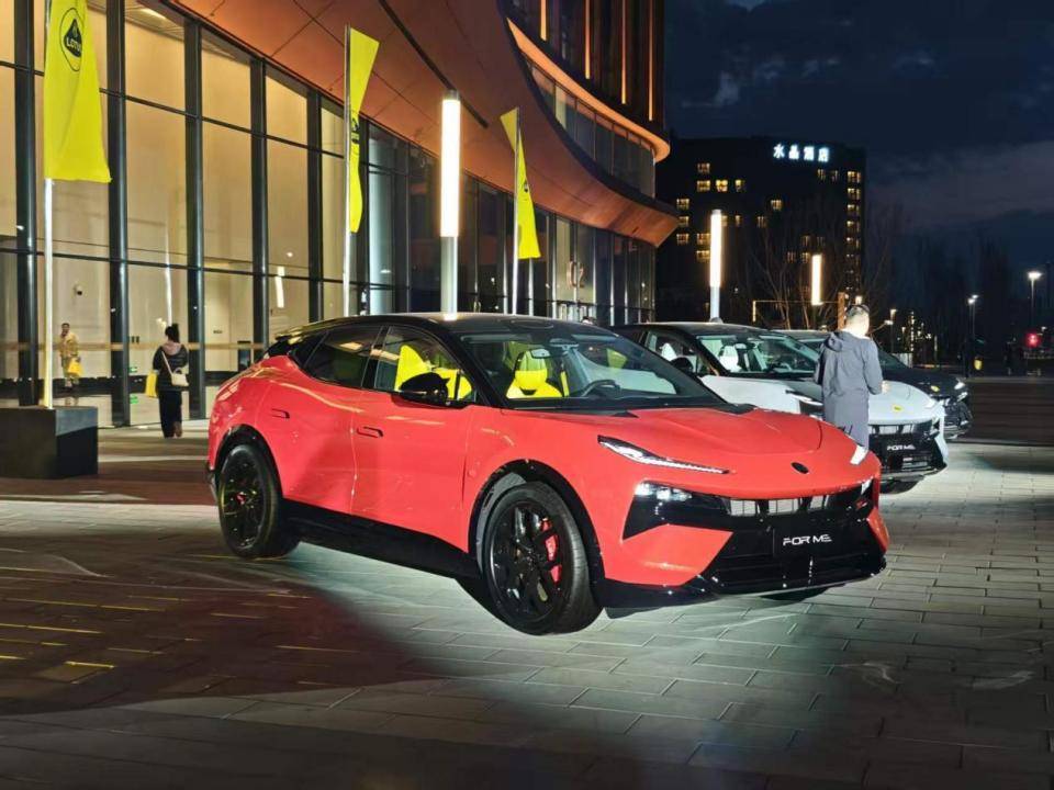 50.8万买952马力超跑SUV!50万级长板王,家用性能全拉满 图片