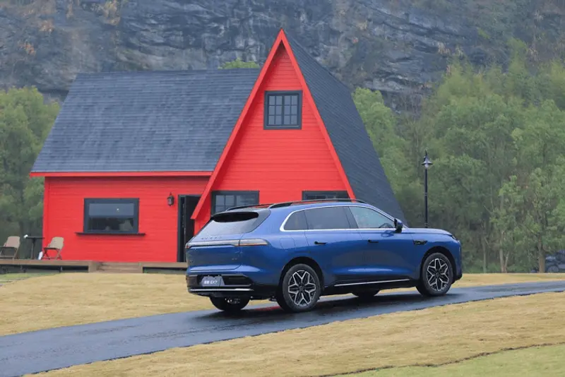 途EX7凭借“性能豪华大五座SUV”的定位,毅然在20万级细分市场掀起了一场融合“技术跨越”与“豪华普惠”的深度变革