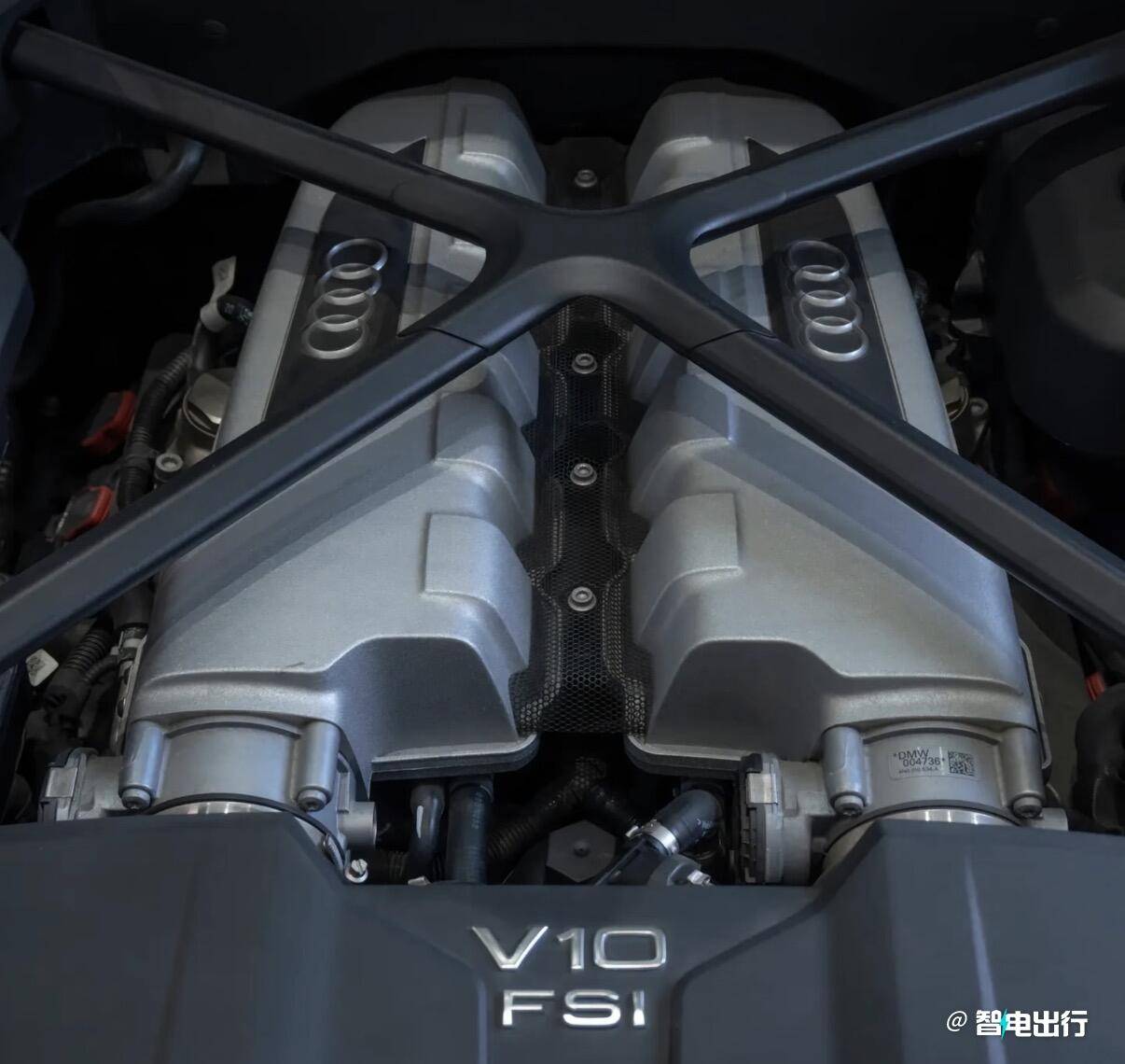 兰博基尼Revuelto新大牛搭载兰博基尼同款万转V8发动机,再加上极具竞争力的定价,成为性能圈最受瞩目的重磅车型