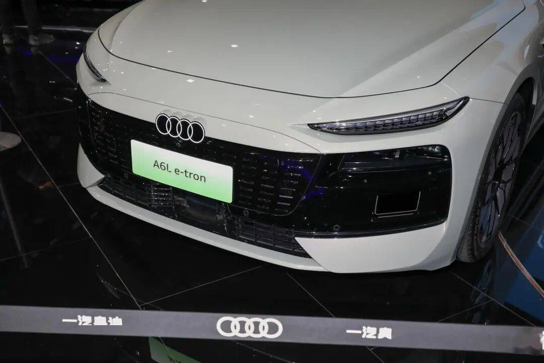 奥迪A6L e-tron搭载华为乾崑辅助驾驶系统,动力上提供单电机和双电机车型,CLTC工况最大续航里程815km