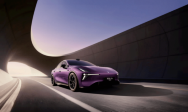深蓝汽车与京东的战略合作,给出了一个掷地有声的答案:汽车,是为了让普通人过上更好的生活