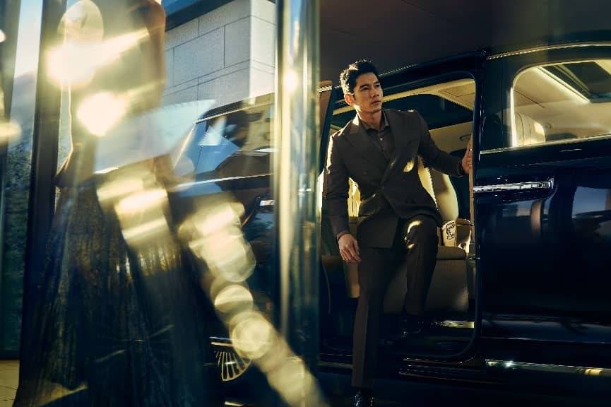 智界V9预售价39.98万起,华为全栈赋能“MPV科技车皇”