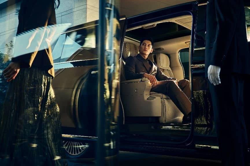智界V9预售价39.98万起,华为全栈赋能“MPV科技车皇”