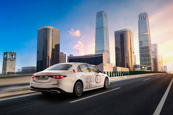 新一代梅赛德斯-奔驰S级轿车:AI智能科技,赋能豪华旗舰