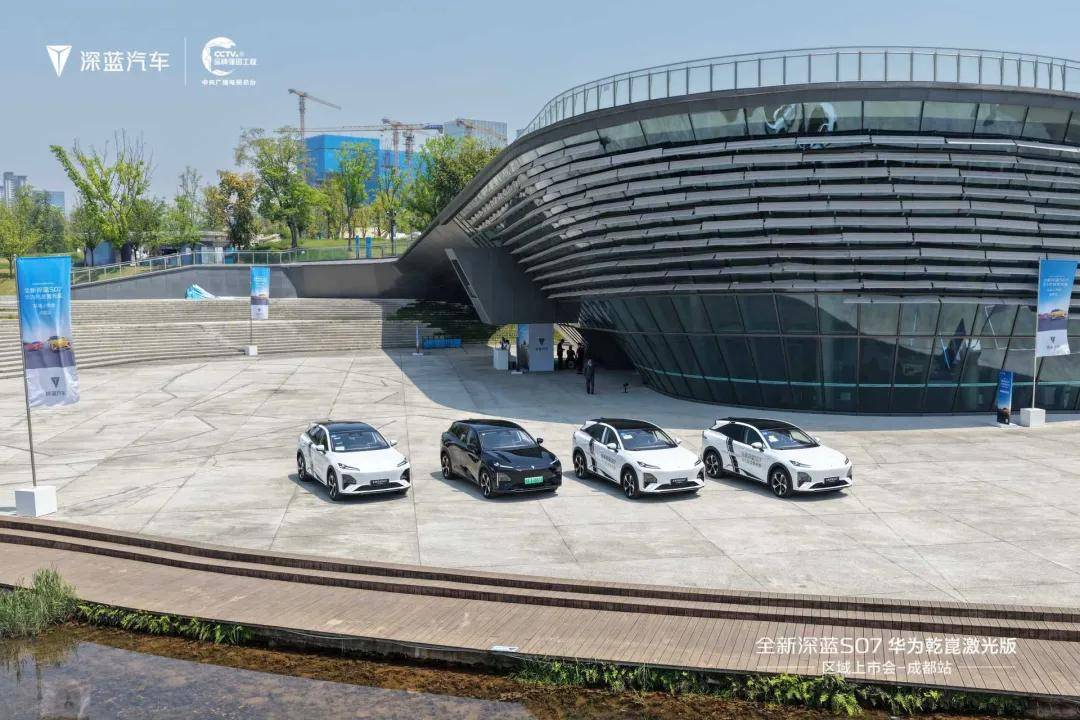 豪华电混轿车吉利银河星耀7全民动态体验-福州站 图片