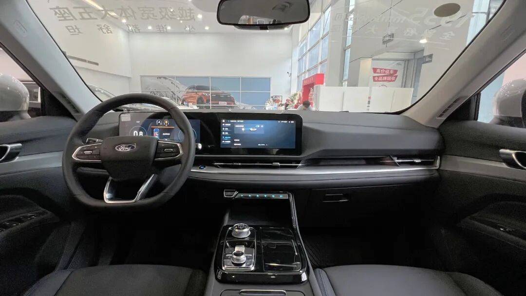 10万内合资中型SUV?到店看了看福特领睿,大空间配置高